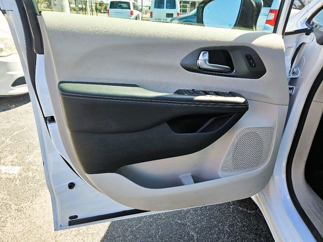 2024 Chrysler Pacifica Touring L Wheelchair Van Handicap Ramp Van