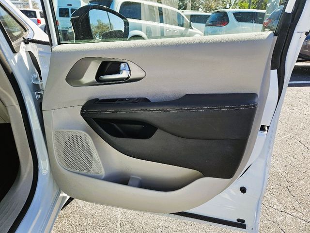 2024 Chrysler Pacifica Touring L Wheelchair Van Handicap Ramp Van