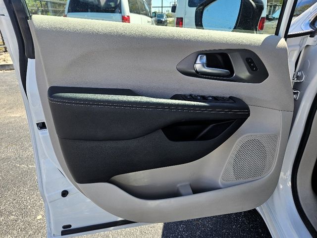 2024 Chrysler Pacifica Touring L Wheelchair Van Handicap Ramp Van