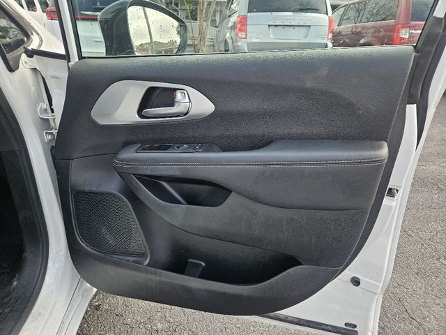 2024 Chrysler Pacifica Touring Wheelchair Van Handicap Ramp Van