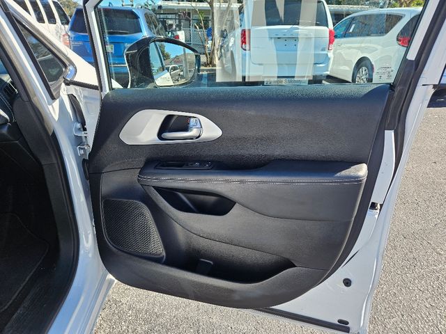 2024 Chrysler Pacifica Touring Wheelchair Van Handicap Ramp Van