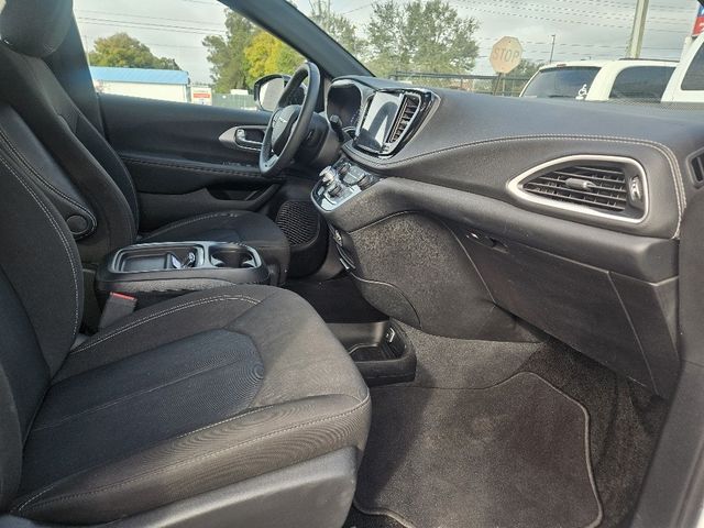 2024 Chrysler Pacifica Touring  Wheelchair Van Handicap Ramp Van