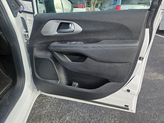 2024 Chrysler Pacifica Touring  Wheelchair Van Handicap Ramp Van