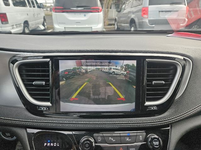 2024 Chrysler Pacifica Touring Wheelchair Van Ramp Van