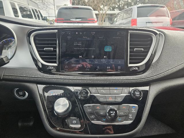 2024 Chrysler Pacifica Touring Wheelchair Van Ramp Van