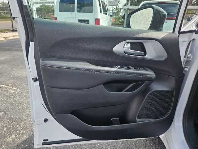 2024 Chrysler Pacifica Touring Wheelchair Van Ramp Van