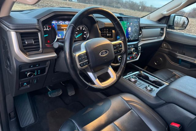 2024 Ford Expedition MAX XLT | Roscoe, IL | Autoland Outlets