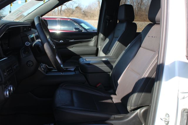 2024 GMC Yukon XL Denali | Granite City, Illinois | MasterCars Company Inc.