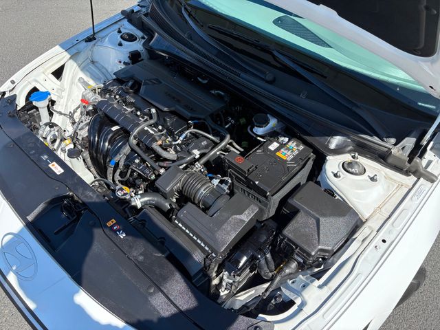 2024 Hyundai ELANTRA SE