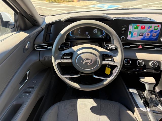 2024 Hyundai ELANTRA SE