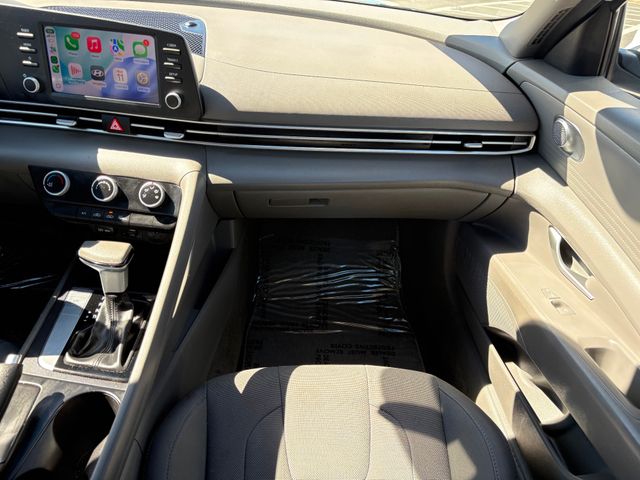 2024 Hyundai ELANTRA SE