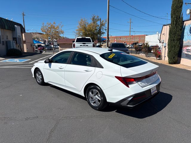 2024 Hyundai ELANTRA SE