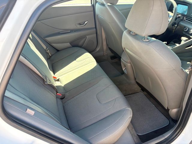 2024 Hyundai ELANTRA SE