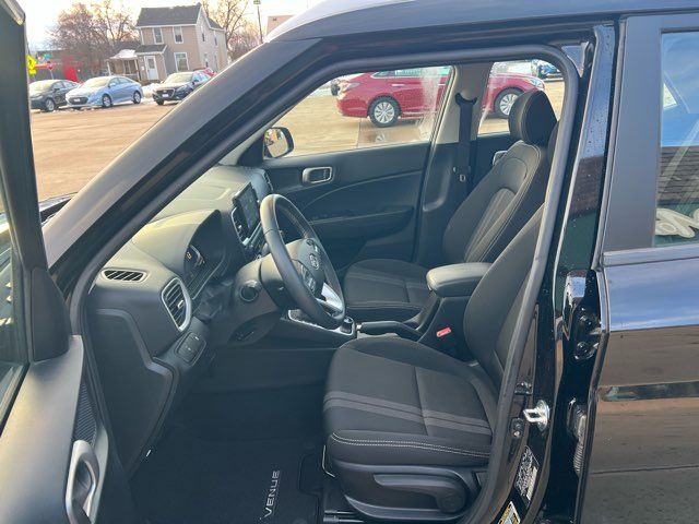 2024 Hyundai VENUE SEL | Dickinson, ND | Heiser Motors 2024 Hyundai VENUE SEL | Dickinson, ND | Heiser Motors