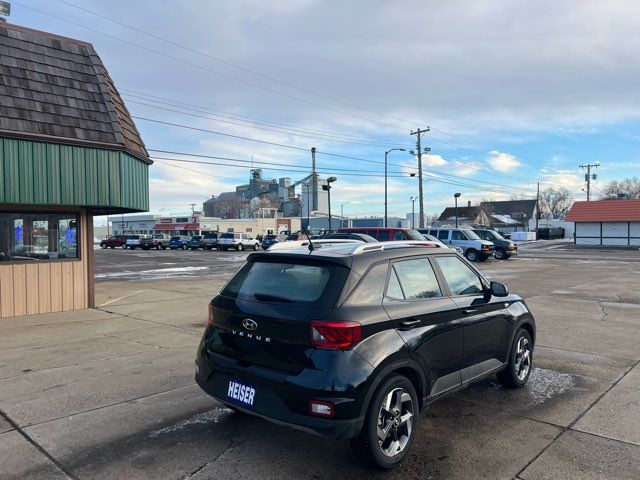 2024 Hyundai VENUE SEL | Dickinson, ND | Heiser Motors 2024 Hyundai VENUE SEL | Dickinson, ND | Heiser Motors