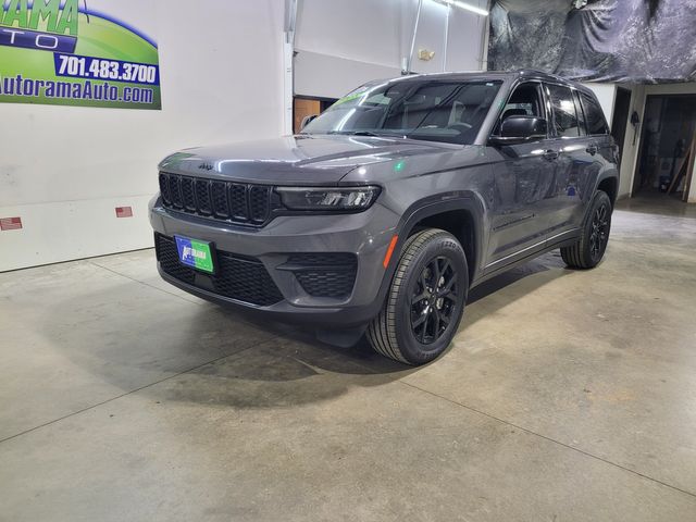 2024 Jeep Grand Cherokee Altitude  Warranty - Financing - | Dickinson, ND | Autorama Auto Sales and Rentals in Dickinson, ND 58601