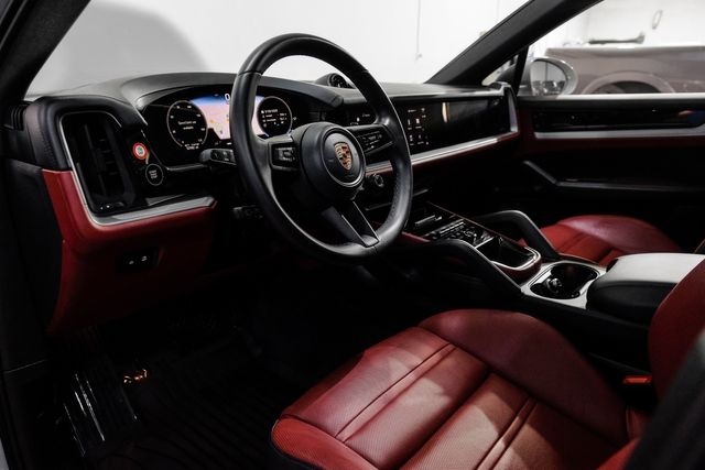 2024 Porsche Cayenne Coupe Sportdesign Pkg. Chalk Over 41K in Factory Options | Dallas, TX | East Dallas Diesel 2024 Porsche Cayenne Coupe Sportdesign Pkg. Chalk Over 41K in Factory Options | Dallas, TX | East Dallas Diesel