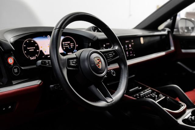 2024 Porsche Cayenne Coupe Sportdesign Pkg. Chalk HD MATRIX Passenger Display | Dallas, TX | East Dallas Diesel 2024 Porsche Cayenne Coupe Sportdesign Pkg. Chalk HD MATRIX Passenger Display | Dallas, TX | East Dallas Diesel