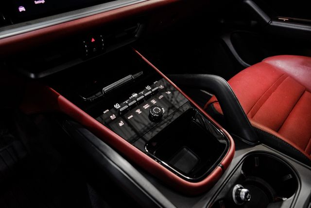 2024 Porsche Cayenne Coupe Sportdesign Pkg. Chalk HD MATRIX Passenger Display | Dallas, TX | East Dallas Diesel 2024 Porsche Cayenne Coupe Sportdesign Pkg. Chalk HD MATRIX Passenger Display | Dallas, TX | East Dallas Diesel