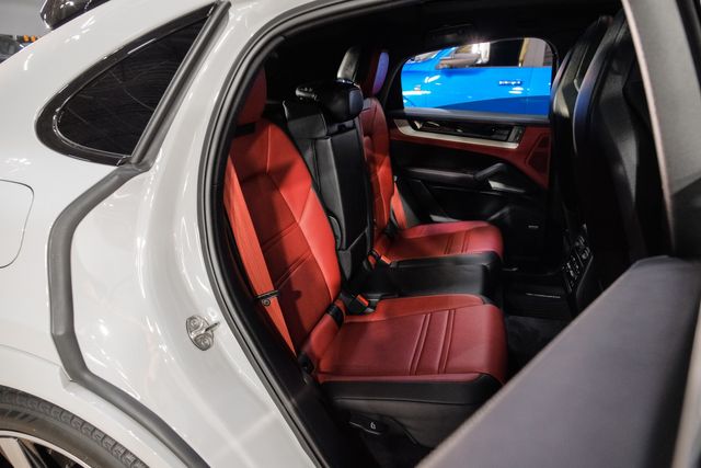 2024 Porsche Cayenne Coupe Sportdesign Pkg. Chalk Over 41K in Factory Options | Dallas, TX | East Dallas Diesel 2024 Porsche Cayenne Coupe Sportdesign Pkg. Chalk Over 41K in Factory Options | Dallas, TX | East Dallas Diesel