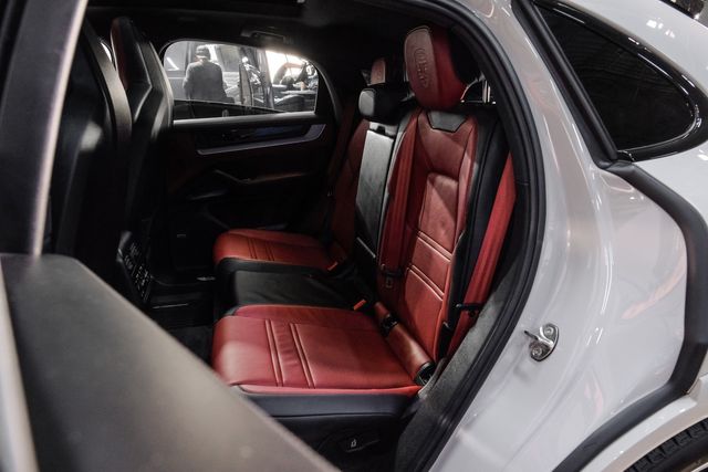 2024 Porsche Cayenne Coupe Sportdesign Pkg. Chalk Over 41K in Factory Options | Dallas, TX | East Dallas Diesel 2024 Porsche Cayenne Coupe Sportdesign Pkg. Chalk Over 41K in Factory Options | Dallas, TX | East Dallas Diesel