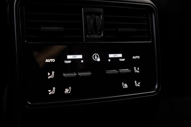 2024 Porsche Cayenne Coupe Sportdesign Pkg. Chalk HD MATRIX Passenger Display | Dallas, TX | East Dallas Diesel 2024 Porsche Cayenne Coupe Sportdesign Pkg. Chalk HD MATRIX Passenger Display | Dallas, TX | East Dallas Diesel