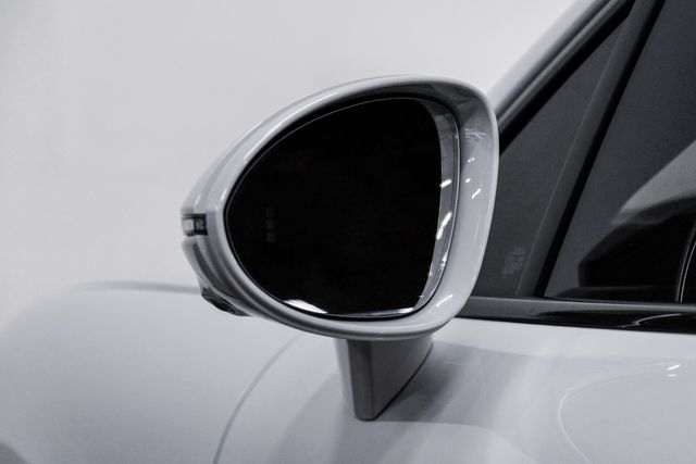 2024 Porsche Cayenne Coupe Sportdesign Pkg. Chalk Over 41K in Factory Options | Dallas, TX | East Dallas Diesel 2024 Porsche Cayenne Coupe Sportdesign Pkg. Chalk Over 41K in Factory Options | Dallas, TX | East Dallas Diesel