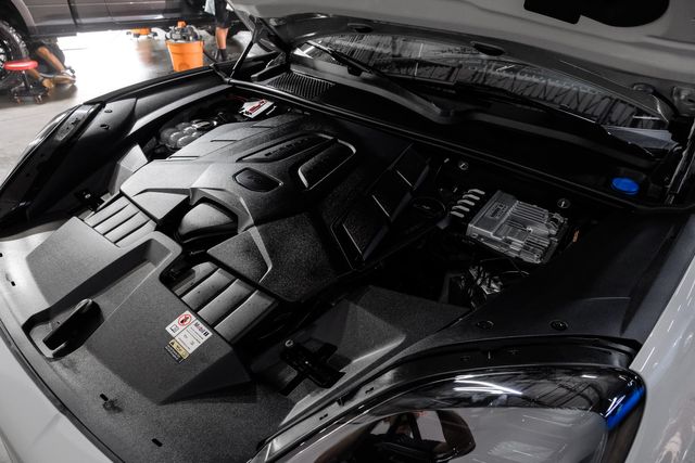 2024 Porsche Cayenne Coupe Sportdesign Pkg. Chalk Over 41K in Factory Options | Dallas, TX | East Dallas Diesel 2024 Porsche Cayenne Coupe Sportdesign Pkg. Chalk Over 41K in Factory Options | Dallas, TX | East Dallas Diesel