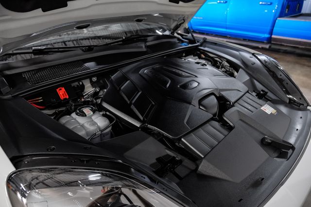 2024 Porsche Cayenne Coupe Sportdesign Pkg. Chalk Over 41K in Factory Options | Dallas, TX | East Dallas Diesel 2024 Porsche Cayenne Coupe Sportdesign Pkg. Chalk Over 41K in Factory Options | Dallas, TX | East Dallas Diesel