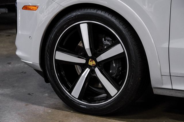 2024 Porsche Cayenne Coupe Sportdesign Pkg. Chalk HD MATRIX Passenger Display | Dallas, TX | East Dallas Diesel 2024 Porsche Cayenne Coupe Sportdesign Pkg. Chalk HD MATRIX Passenger Display | Dallas, TX | East Dallas Diesel