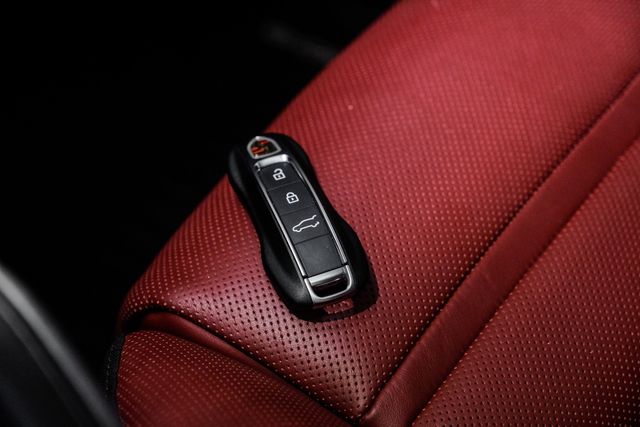 2024 Porsche Cayenne Coupe Sportdesign Pkg. Chalk HD MATRIX Passenger Display | Dallas, TX | East Dallas Diesel 2024 Porsche Cayenne Coupe Sportdesign Pkg. Chalk HD MATRIX Passenger Display | Dallas, TX | East Dallas Diesel