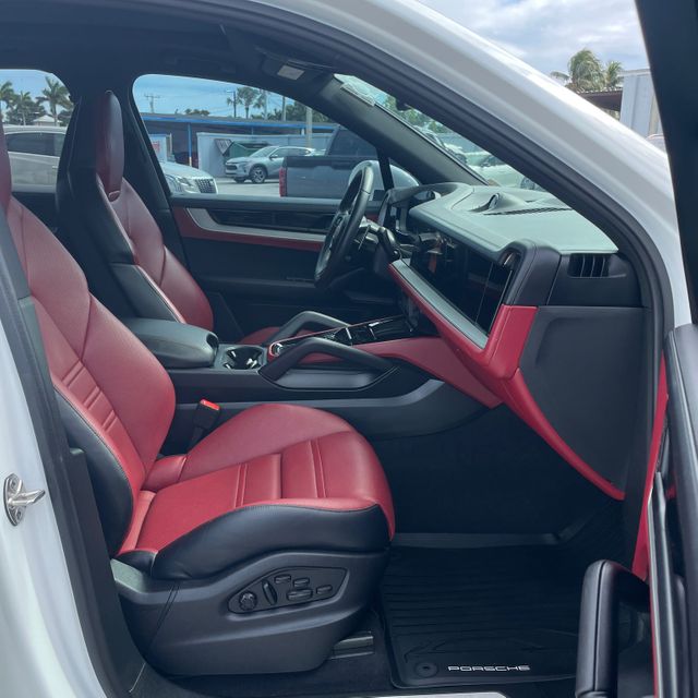 2024 Porsche Cayenne Base | Longwood, FL | Millenia Motors 2024 Porsche Cayenne Base | Longwood, FL | Millenia Motors