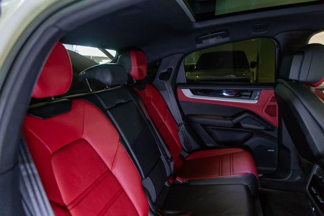 2024 Porsche Cayenne S Coupe prem pkg plus/rear axle  Sport design/sport exhaust/21" RS/ adaptive susp. 