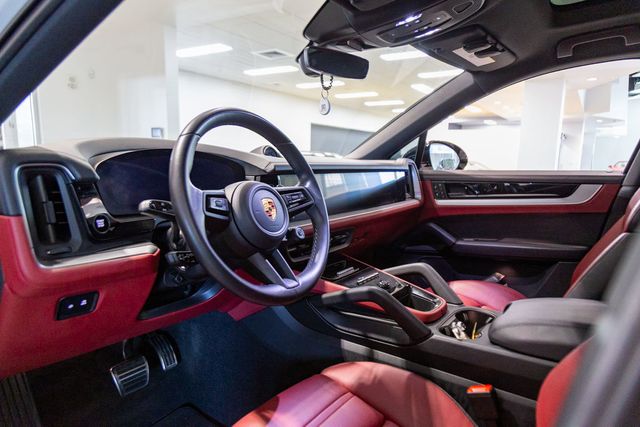 2024 Porsche Cayenne S Coupe prem pkg plus/rear axle  Sport design/sport exhaust/21" RS/ adaptive susp. 