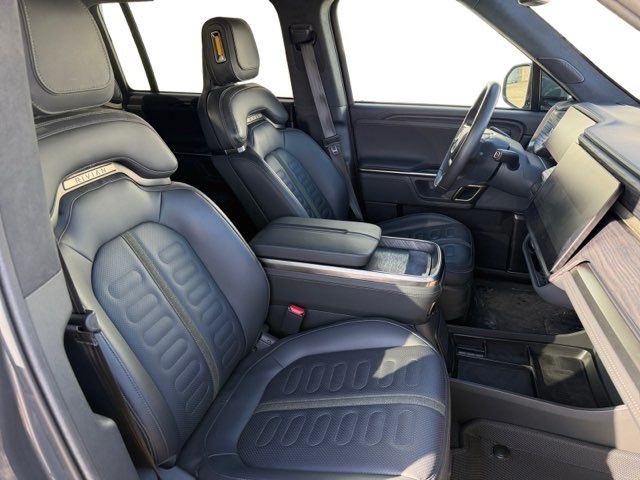 2024 Rivian R1S Adventure