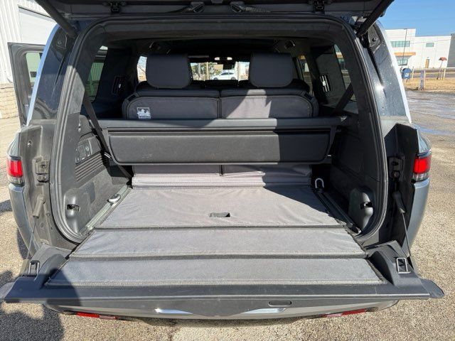 2024 Rivian R1S Adventure