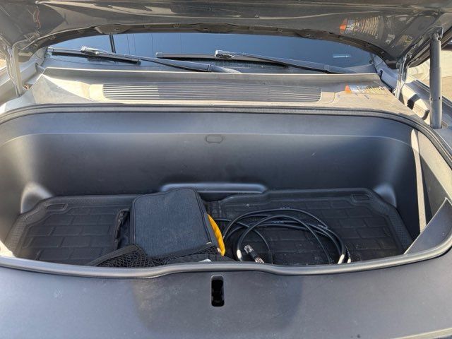 2024 Rivian R1S Adventure