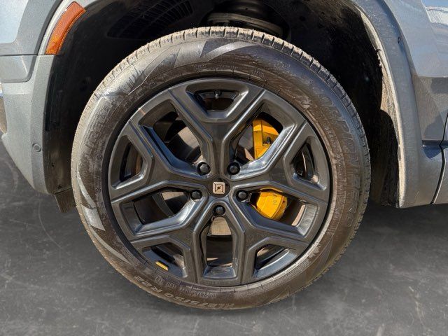 2024 Rivian R1S Adventure