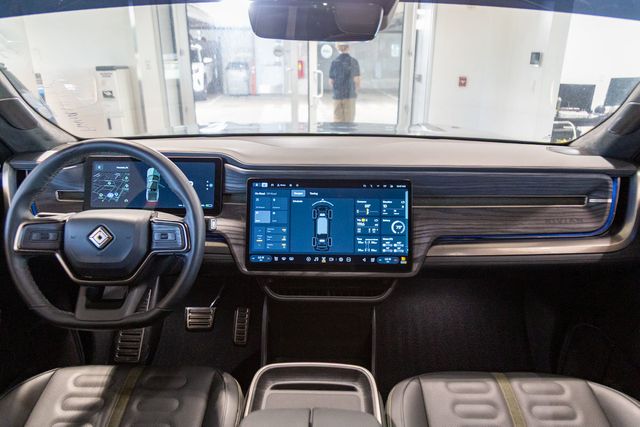 2024 Rivian R1T QUAD-Motor 835HP 328mi RANGE Launch Edition