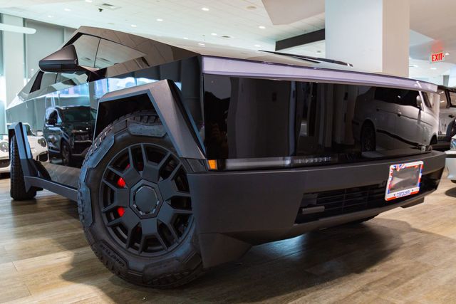 2024 Tesla Cybertruck Cyberbeast tri-motor