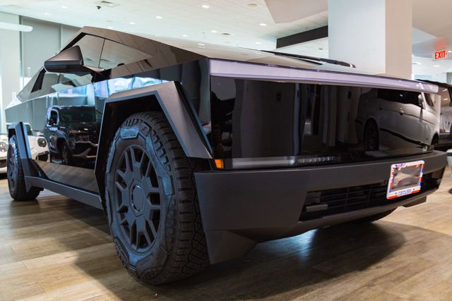 2024 Tesla Cybertruck Cyberbeast tri-motor