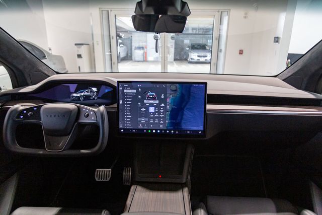 2024 Tesla Model X 6 seat int 22" wheel  AWD