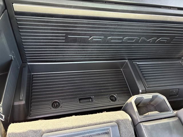 2024 Toyota Tacoma SR 2024 Toyota Tacoma SR
