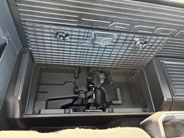 2024 Toyota Tacoma SR 2024 Toyota Tacoma SR