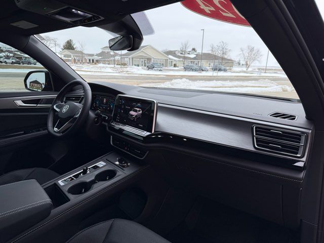 2024 Volkswagen Atlas Cross Sport SE 4Motion | Gifford, IL | Trav's Automotive