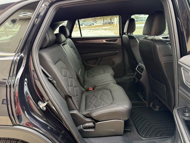 2024 Volkswagen Atlas Cross Sport SE 4Motion | Gifford, IL | Trav's Automotive 2024 Volkswagen Atlas Cross Sport SE 4Motion | Gifford, IL | Trav's Automotive