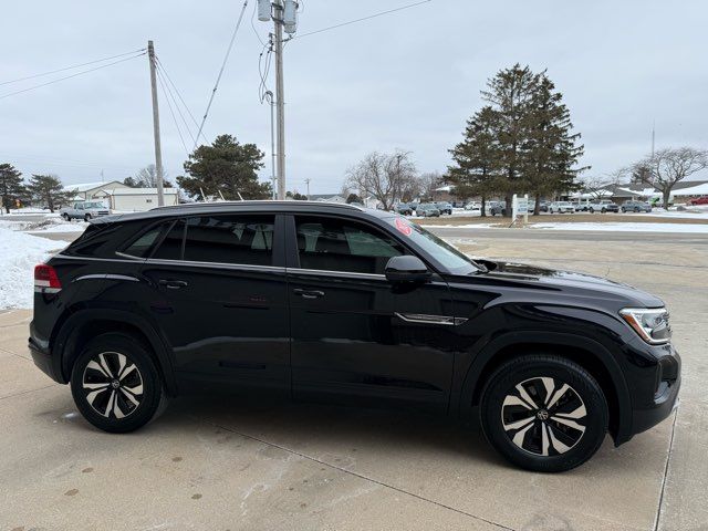 2024 Volkswagen Atlas Cross Sport SE 4Motion | Gifford, IL | Trav's Automotive