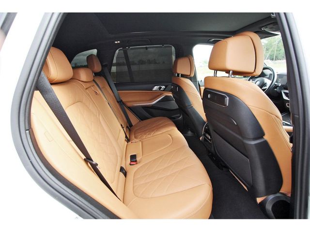 2025 BMW X5 M60i