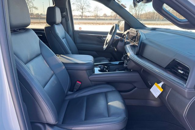 2025 Chevrolet Suburban Z71 | Roscoe, IL | Autoland Outlets