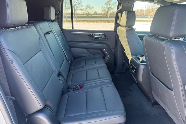 2025 Chevrolet Suburban Z71 | Roscoe, IL | Autoland Outlets 2025 Chevrolet Suburban Z71 | Roscoe, IL | Autoland Outlets